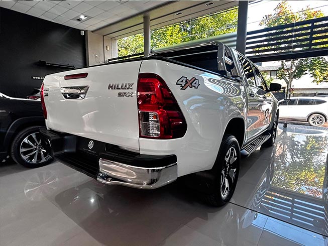 
								Toyota Hilux Pick-Up 2.8 Cd Srx 177cv 4×4 At full									