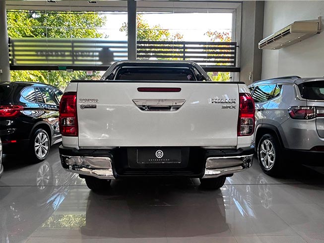 
								Toyota Hilux Pick-Up 2.8 Cd Srx 177cv 4×4 At full									