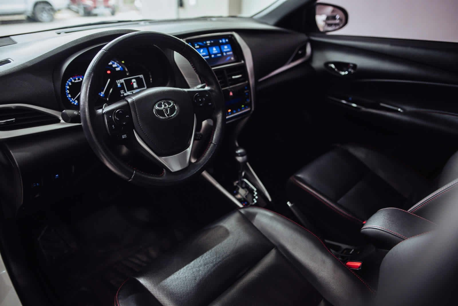 
 TOYOTA YARIS S 2018 CVT 1.5 85000km full									