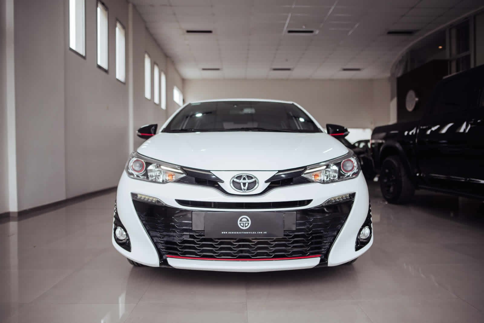 
 TOYOTA YARIS S 2018 CVT 1.5 85000km full									