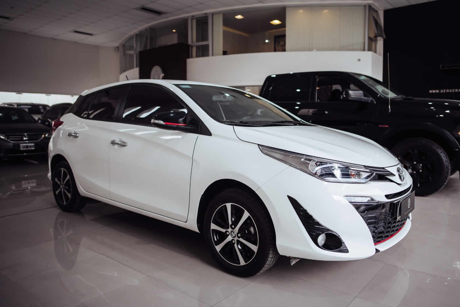 
 TOYOTA YARIS S 2018 CVT 1.5 85000km full									