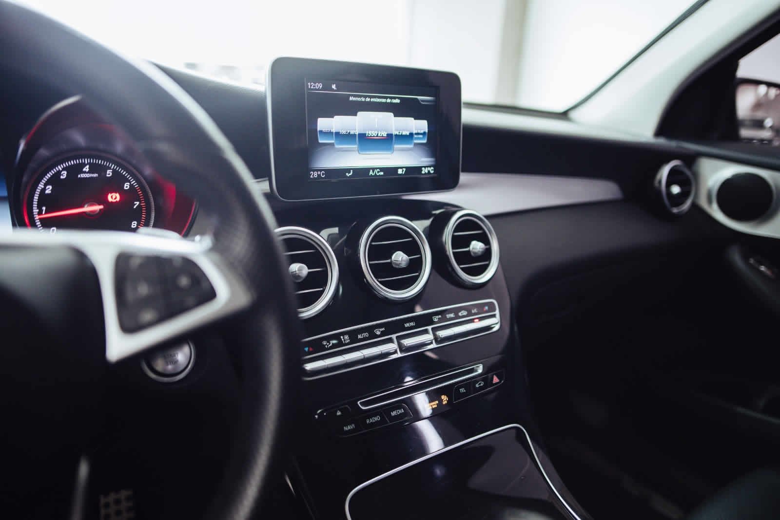 
 MERCEDES BENZ GLC 300 4 MATIC 2018 151000km full									