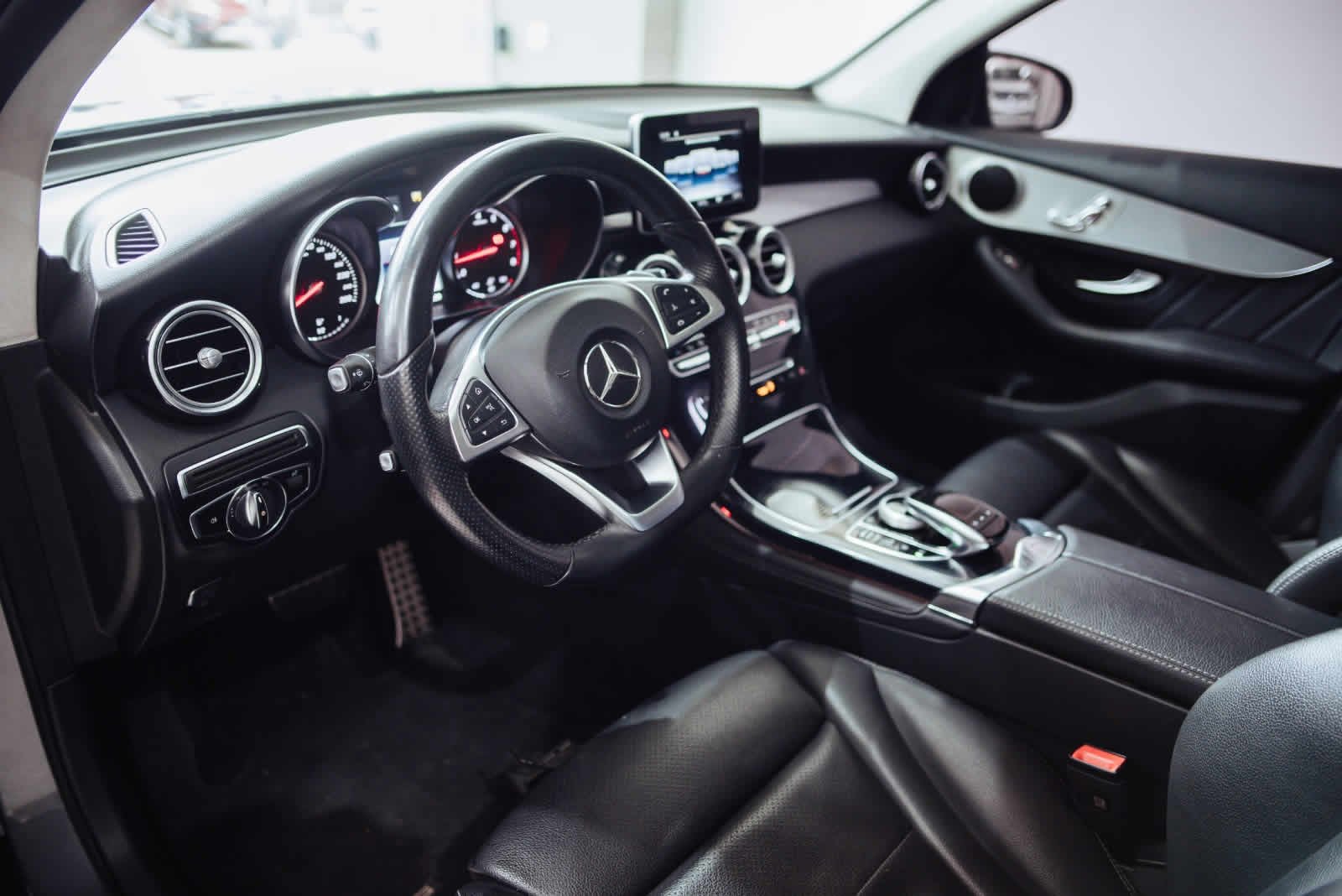 
 MERCEDES BENZ GLC 300 4 MATIC 2018 151000km full									