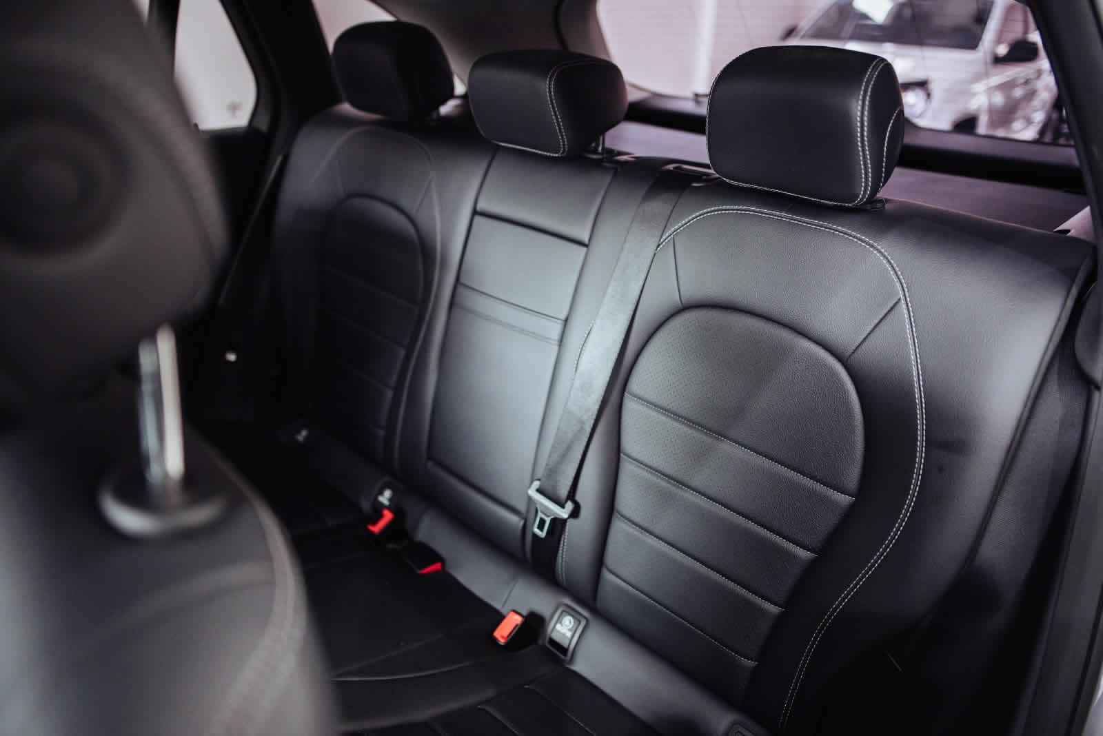 
 MERCEDES BENZ GLC 300 4 MATIC 2018 151000km full									