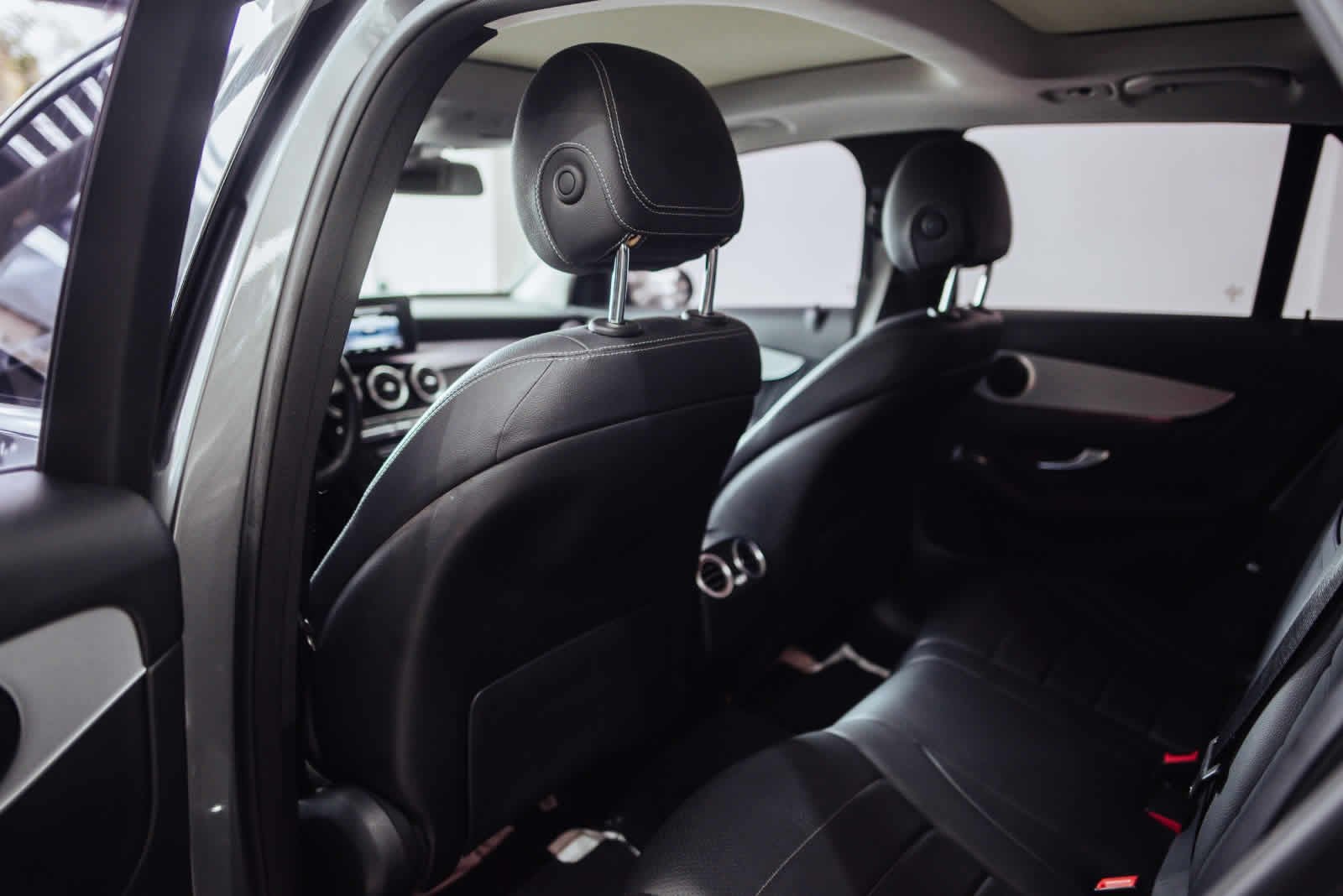 
 MERCEDES BENZ GLC 300 4 MATIC 2018 151000km full									