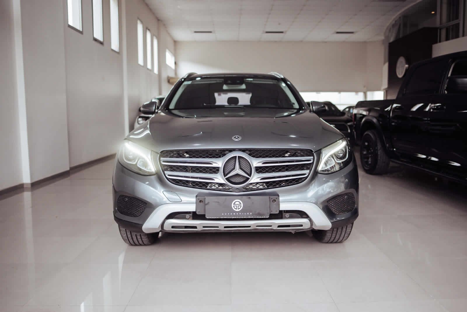
 MERCEDES BENZ GLC 300 4 MATIC 2018 151000km full									