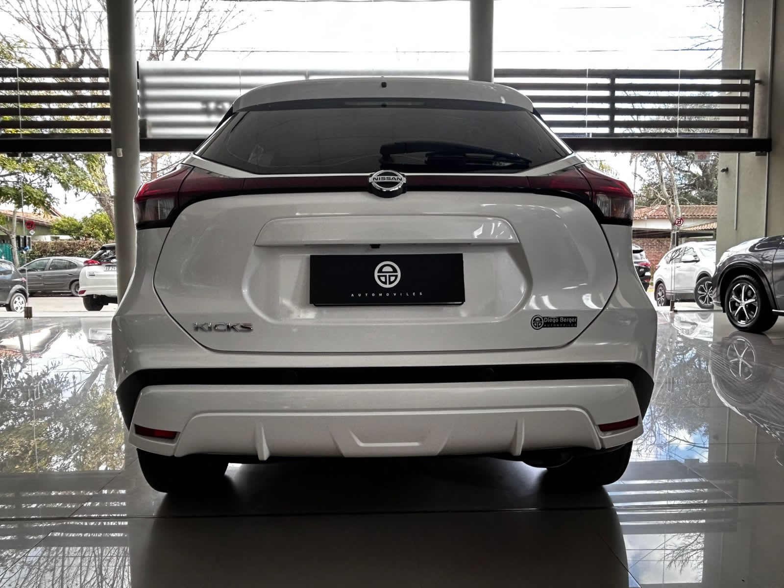 
 Nissan Kicks advance CVT 2021 16000 km full									