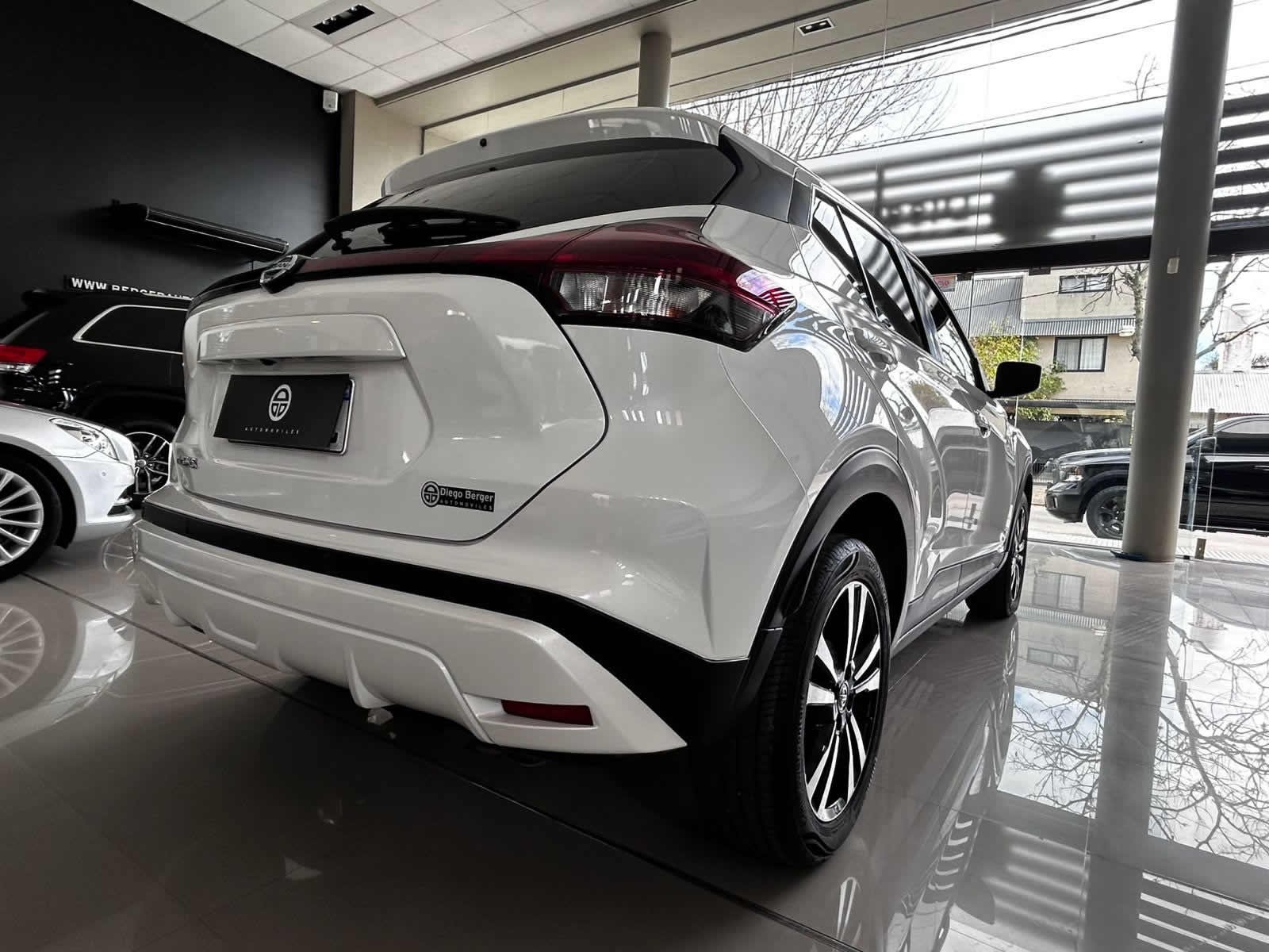 
 Nissan Kicks advance CVT 2021 16000 km full									