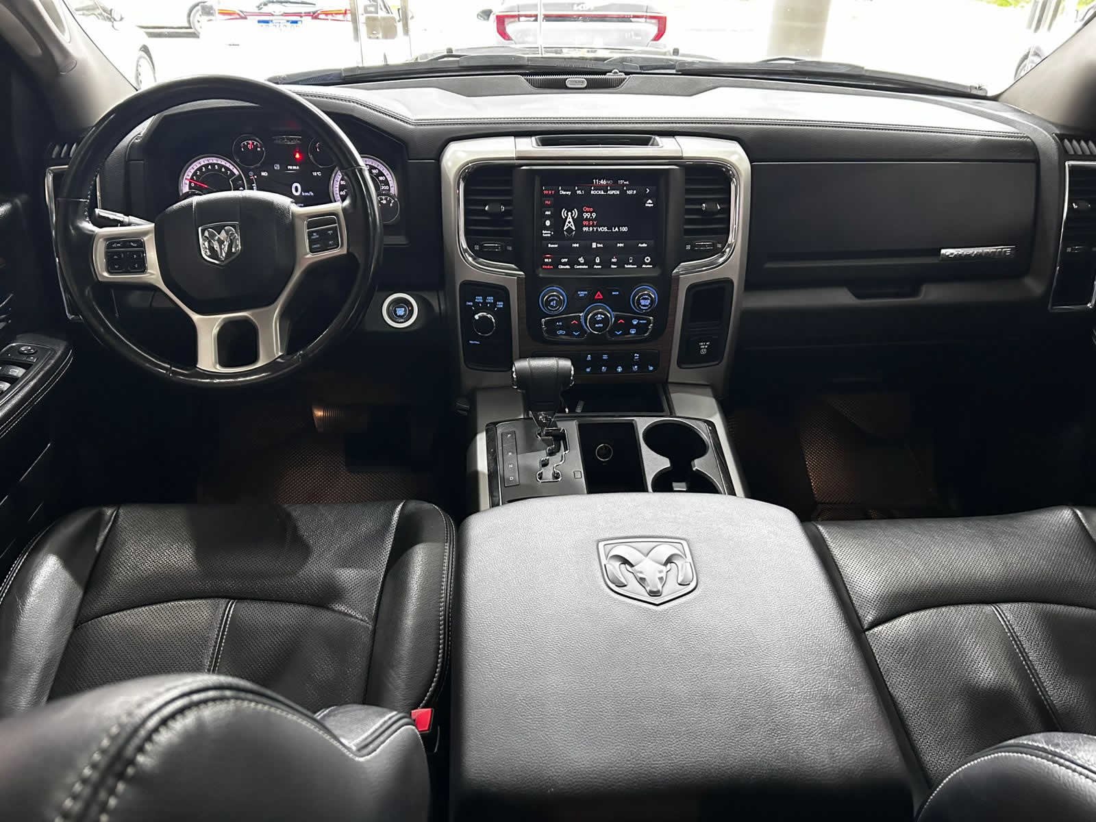 
 RAM 1500 Laramie v8 2020 88000km full									