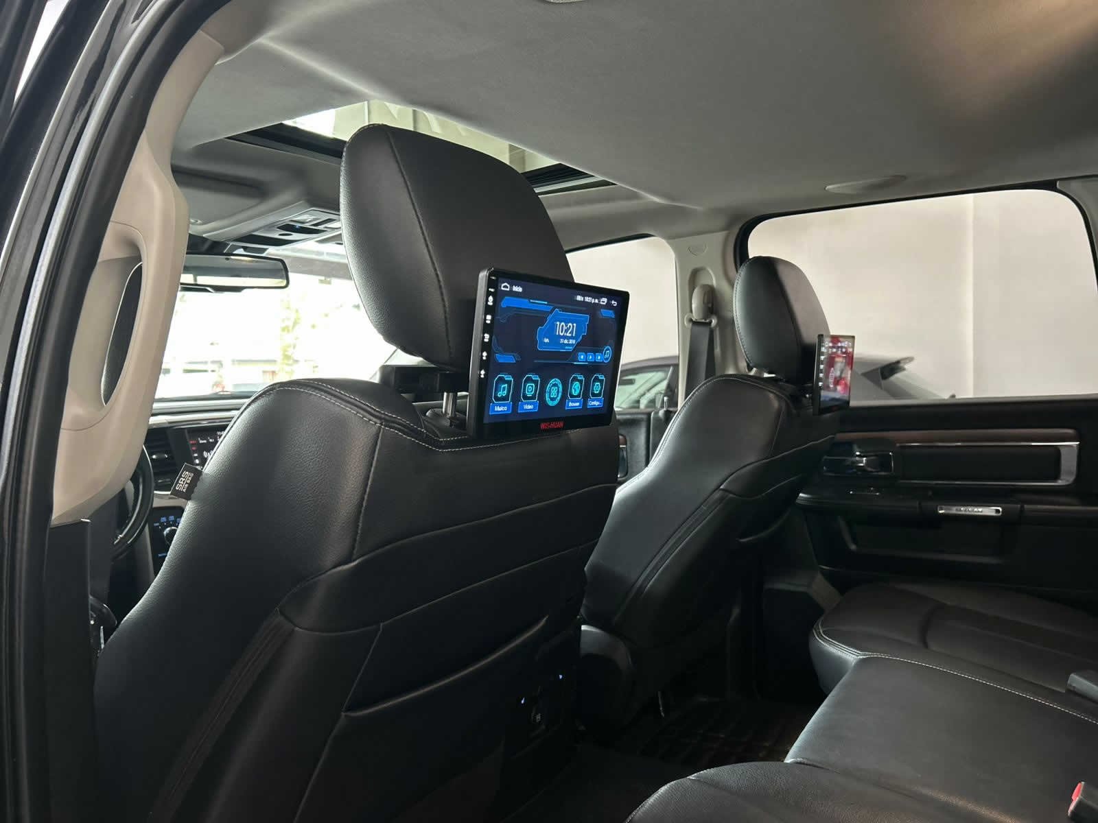 
 RAM 1500 Laramie v8 2020 88000km full									
