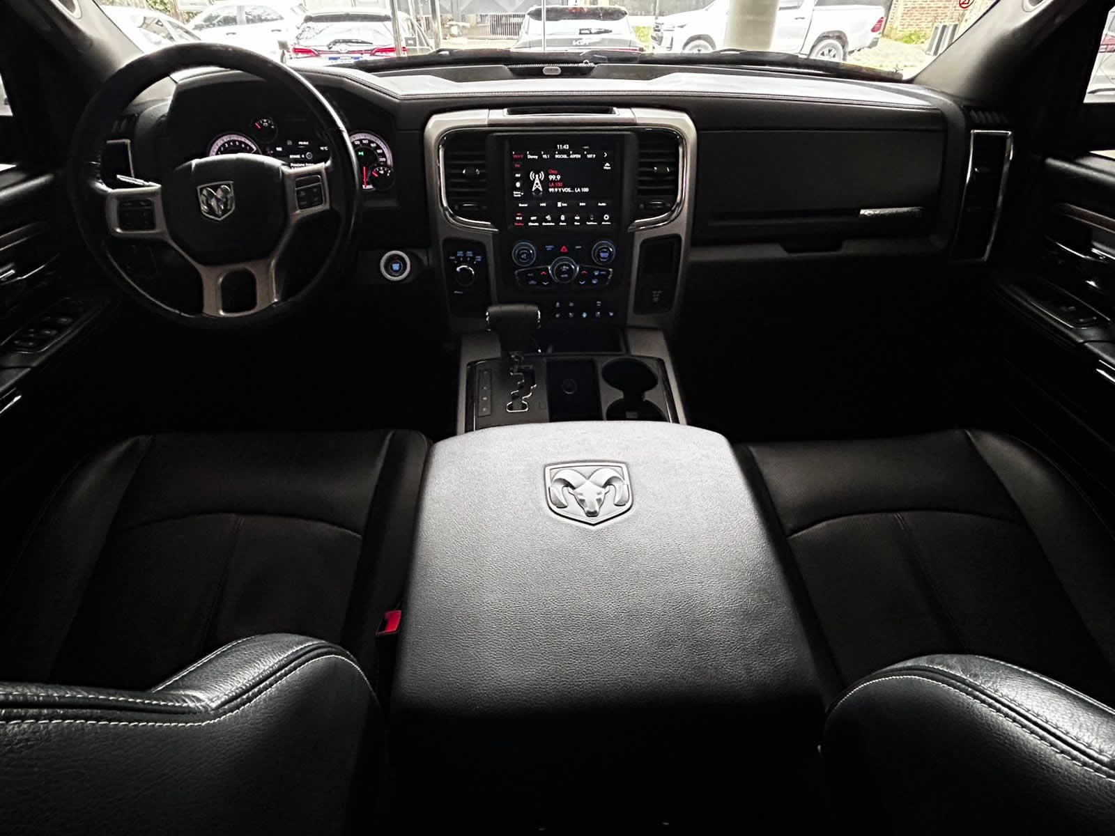 
 RAM 1500 Laramie v8 2020 88000km full									