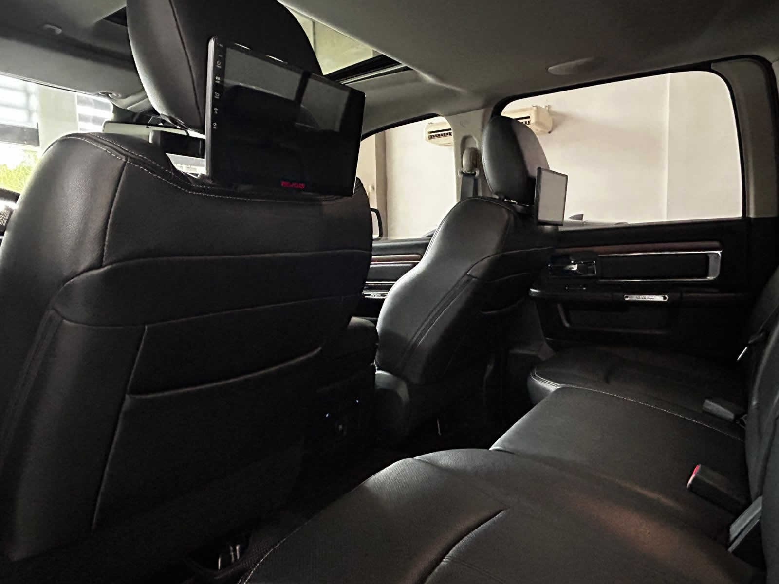 
 RAM 1500 Laramie v8 2020 88000km full									