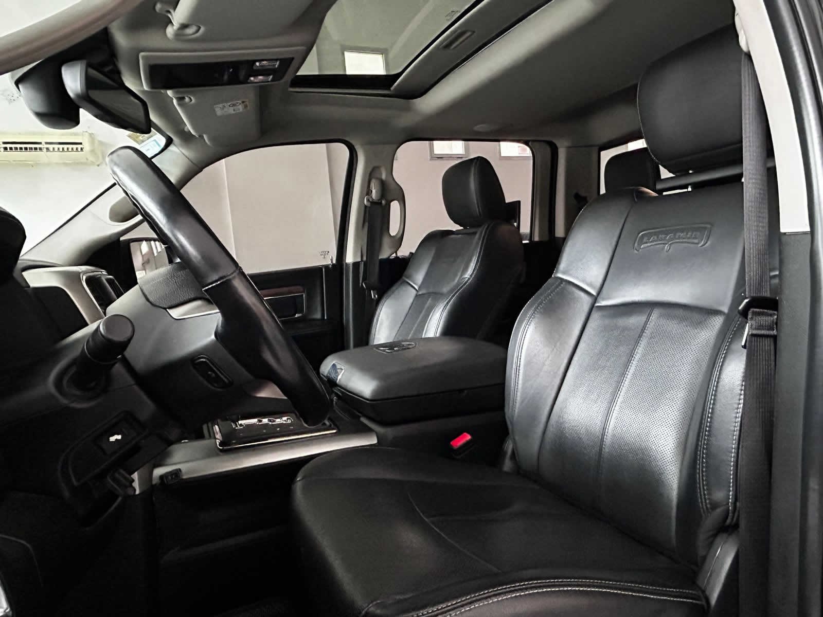 
 RAM 1500 Laramie v8 2020 88000km full									