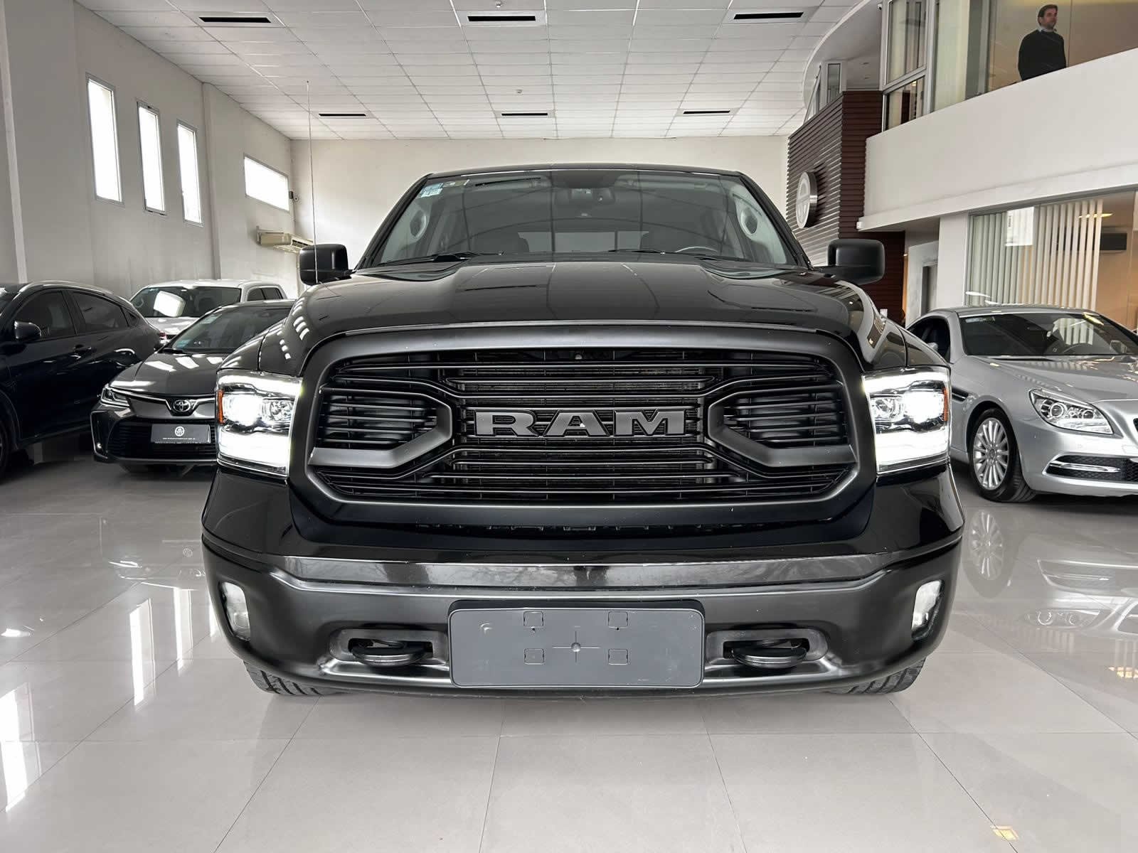 
 RAM 1500 Laramie v8 2020 88000km full									