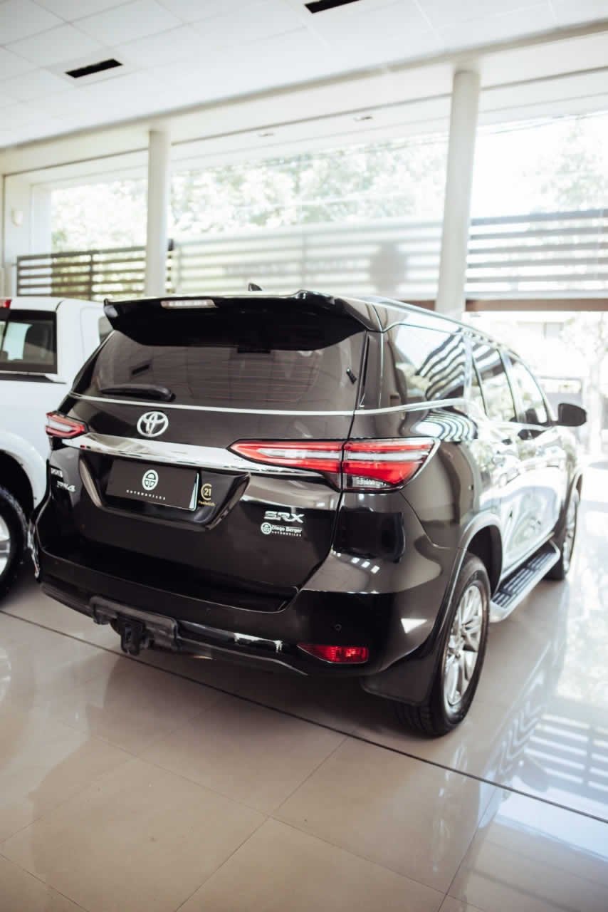 
 Toyota SW4 2.8 Srx 204Cv 4X4 7As At full									