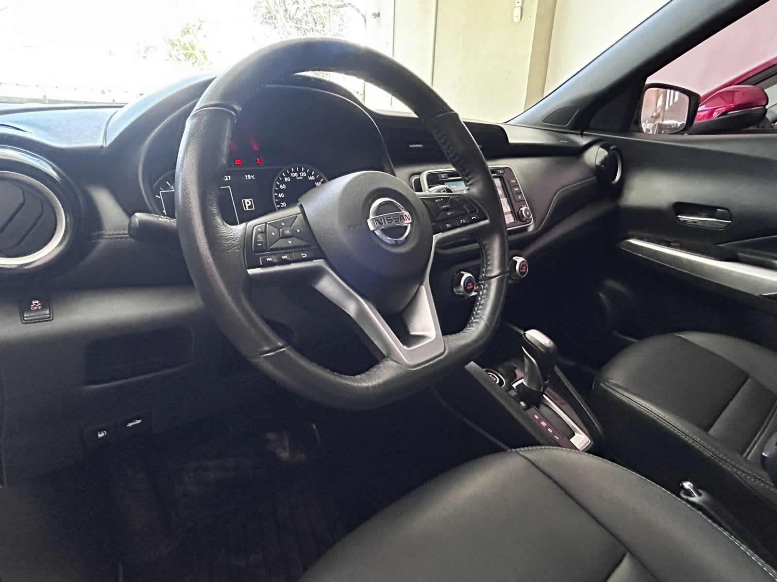 
 Nissan Kicks exclusive 2021 75000 km full									