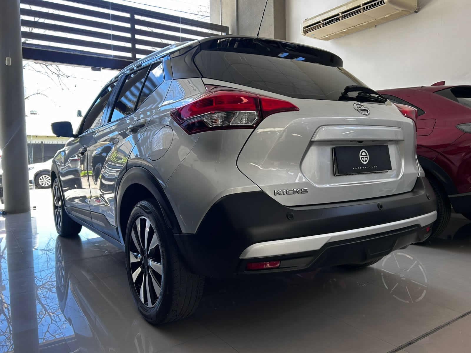 
 Nissan Kicks exclusive 2021 75000 km full									