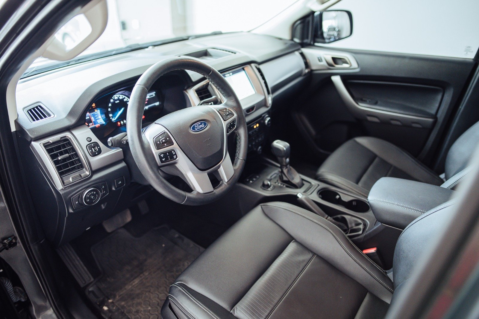 
 FORD RANGER LIMITED 3.2 AT 4×4 2020 – 38000km full									