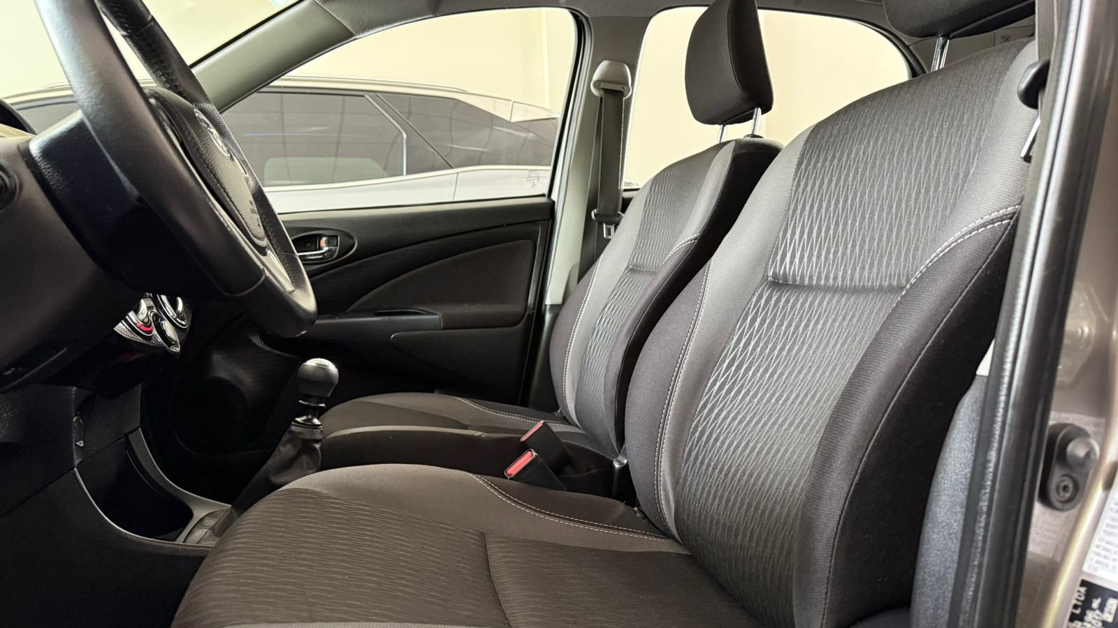 
 Toyota Etios XLS MT 2017 107000km full									