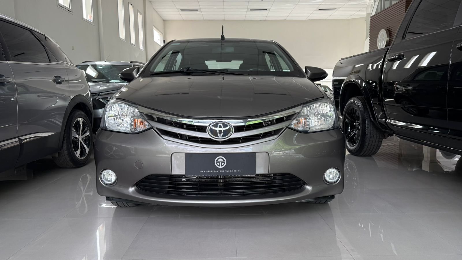 
 Toyota Etios XLS MT 2017 107000km full									