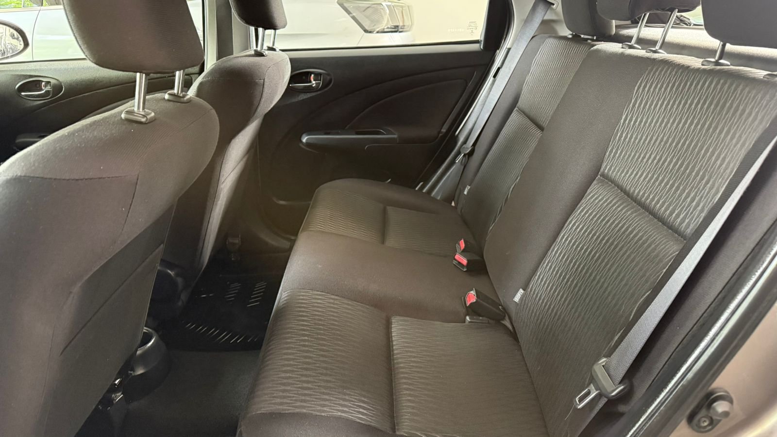 
 Toyota Etios XLS MT 2017 107000km full									