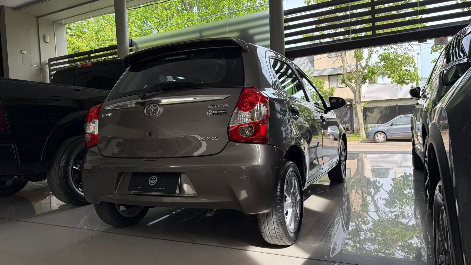
 Toyota Etios XLS MT 2017 107000km full									