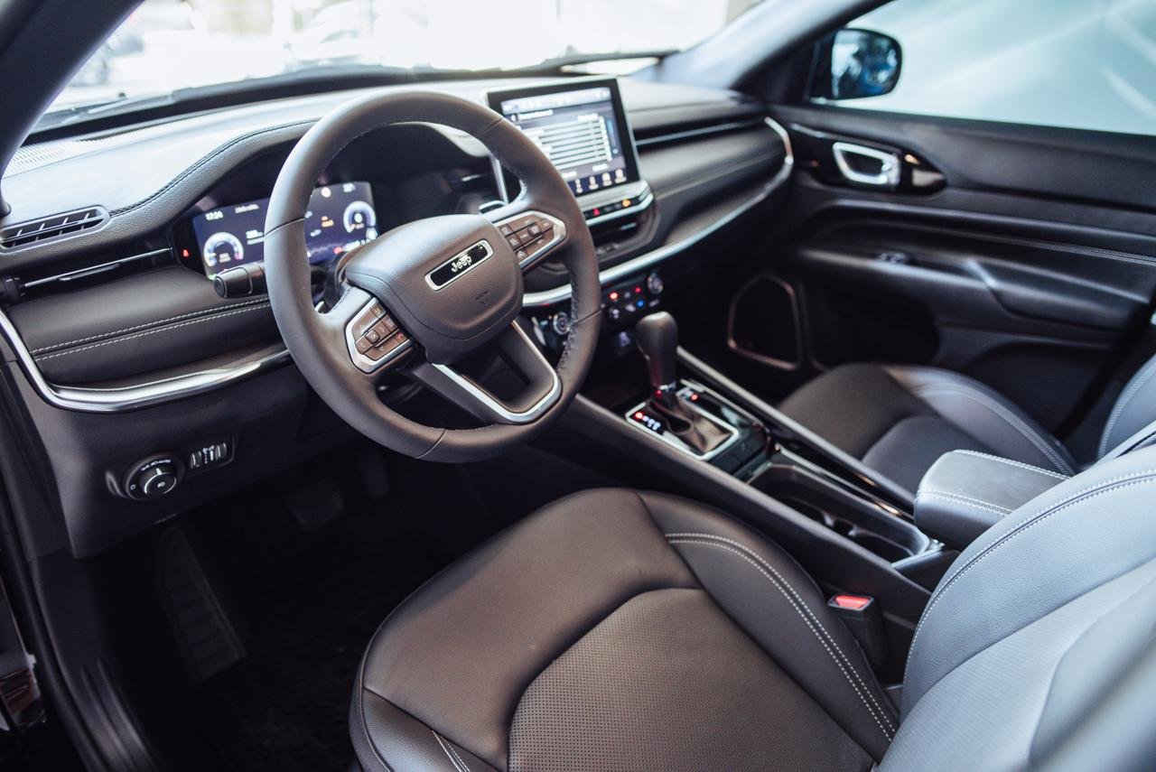 
 JEEP COMPASS S1.3 T 270 880 km 2025 full									