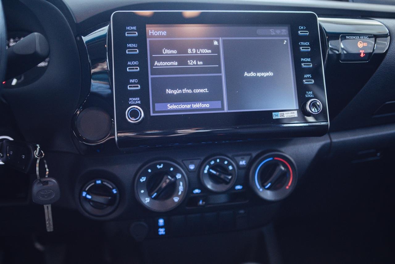 
 TOYOTA HILUX DX 2.4 MT 4×4 11500km 2023 full									