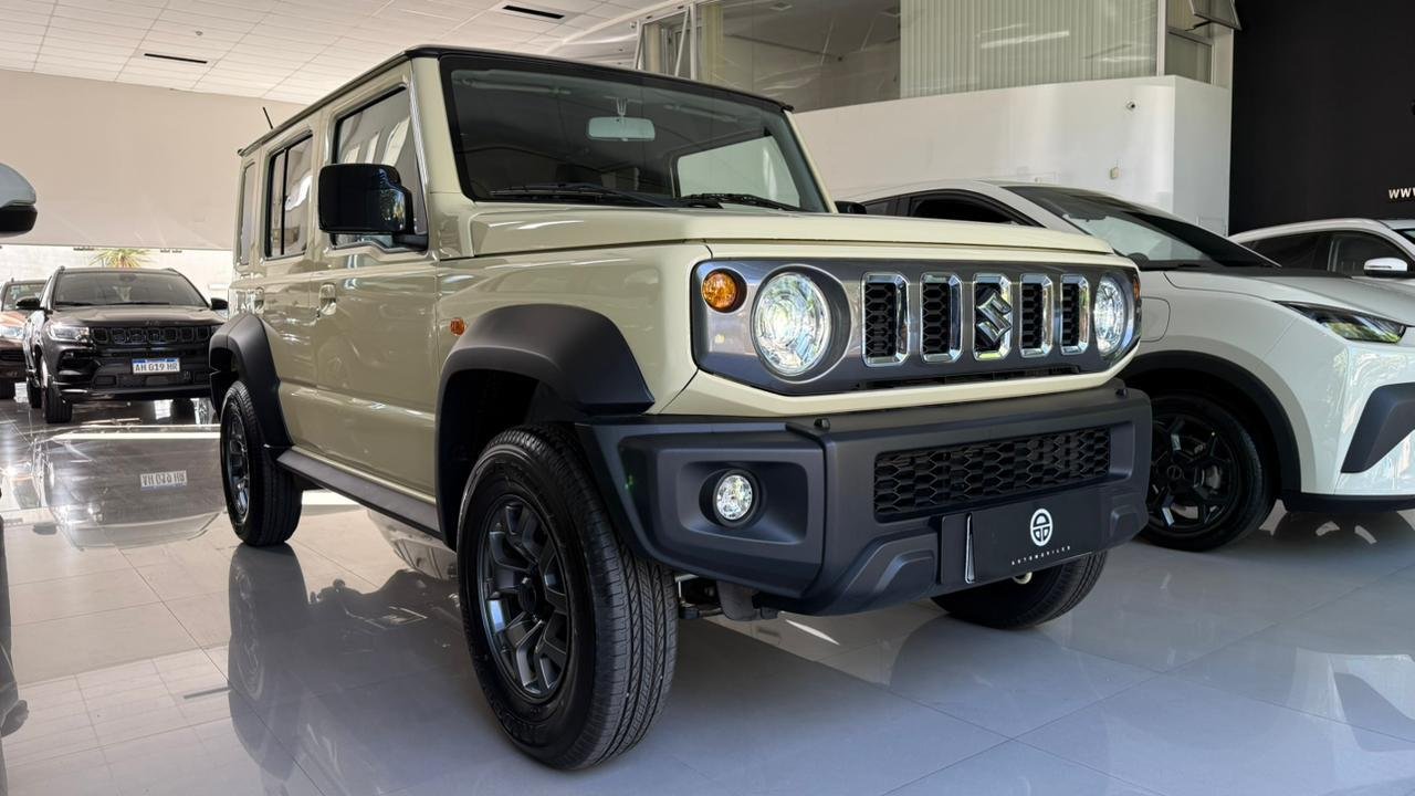 
 Suzuki Jimmy 1.5 GLX AT Bitono full									