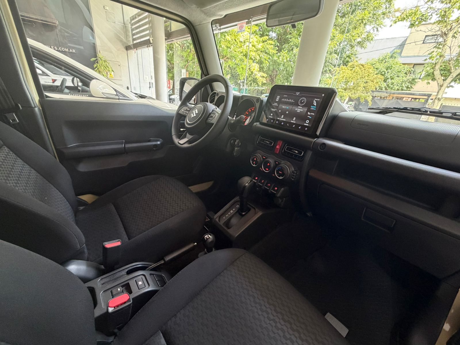 
 Suzuki Jimmy 1.5 GLX AT Bitono full									