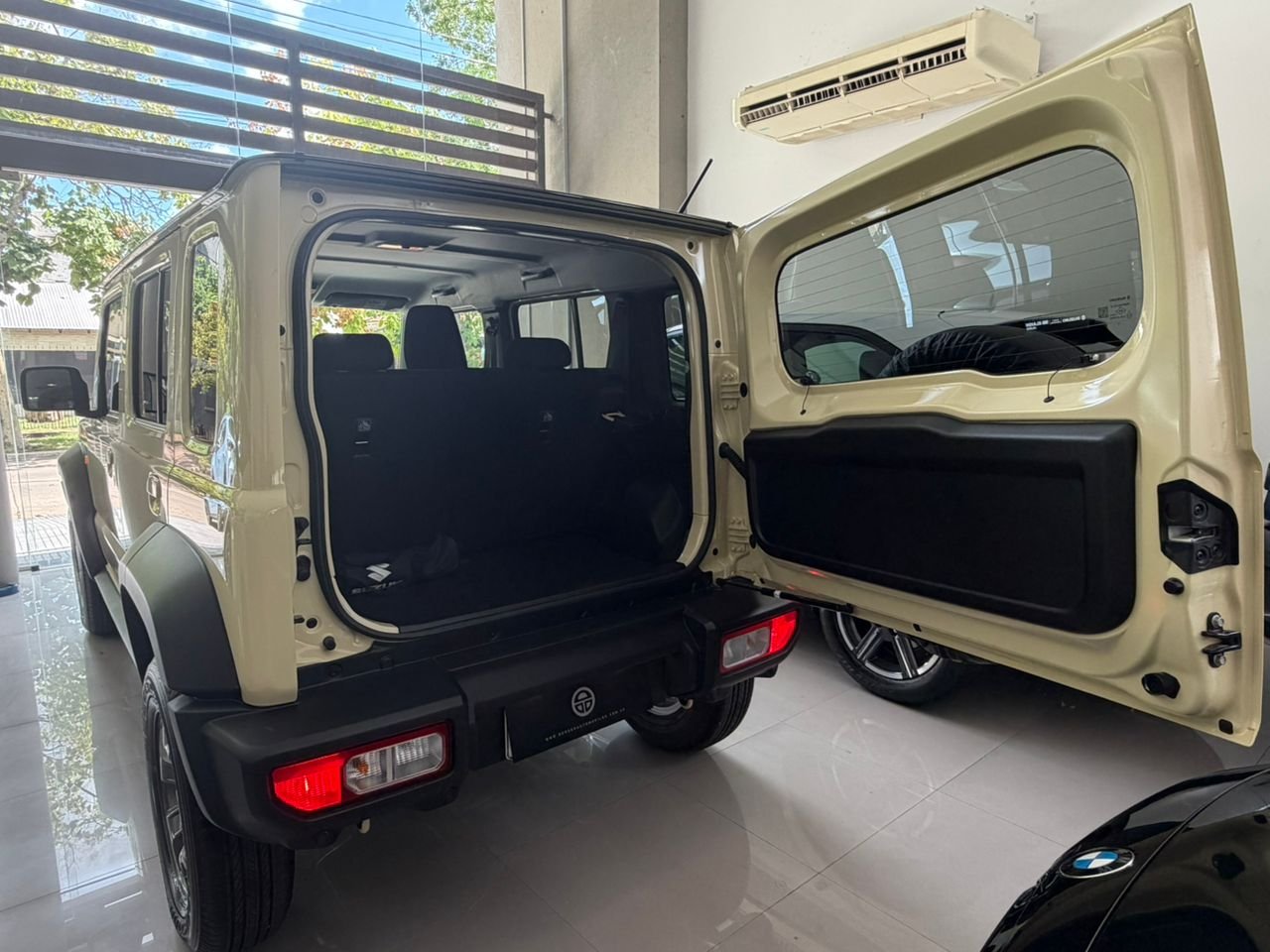 
 Suzuki Jimmy 1.5 GLX AT Bitono full									