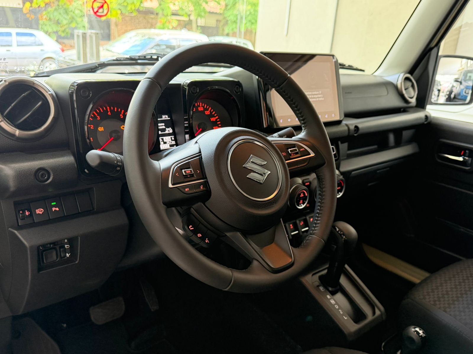 
 Suzuki Jimmy 1.5 GLX AT Bitono full									