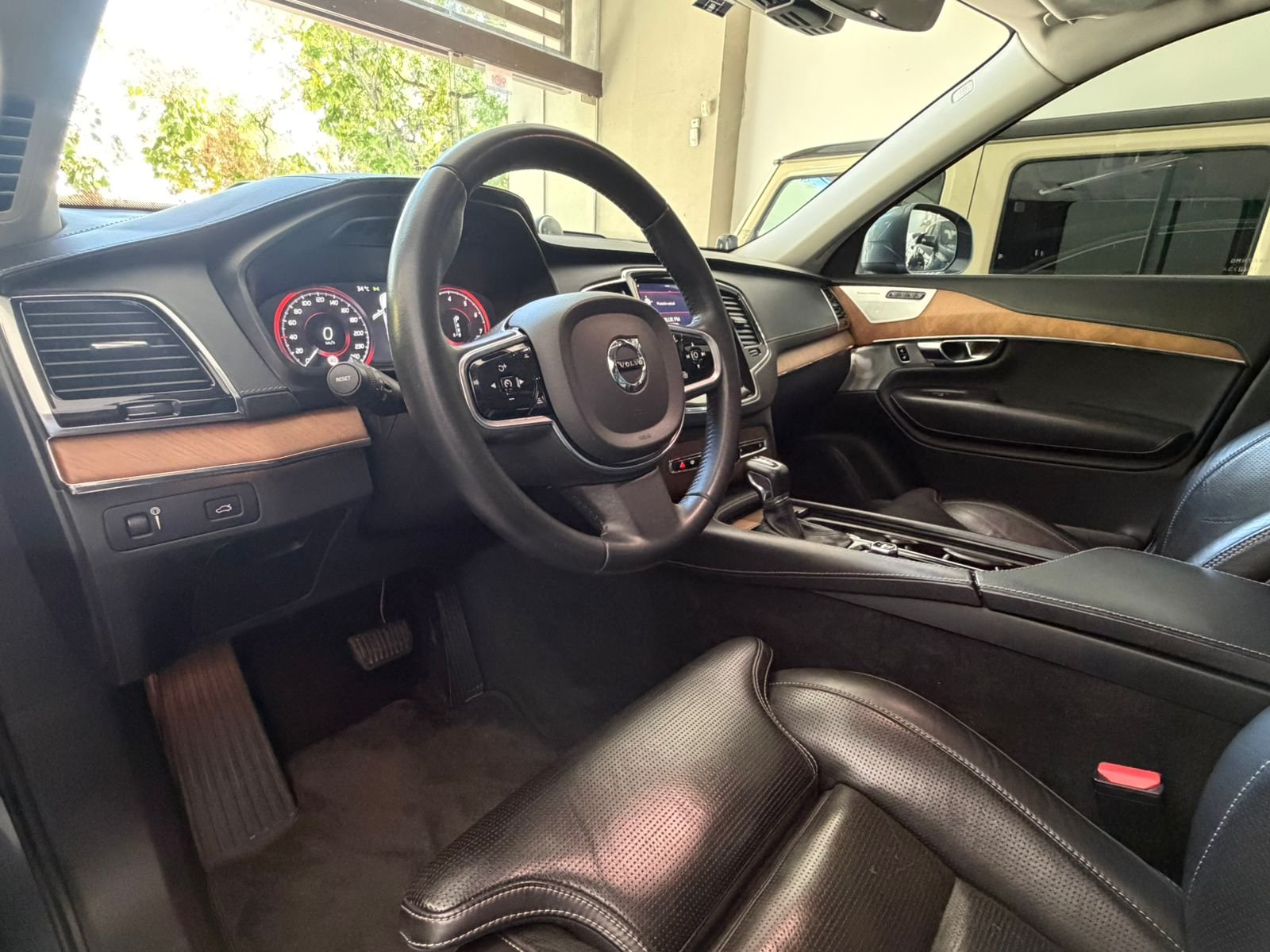 
 Volvo XC90  2016 82000km full									