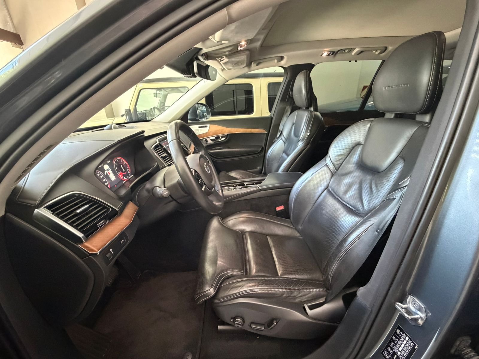 
 Volvo XC90  2016 82000km full									