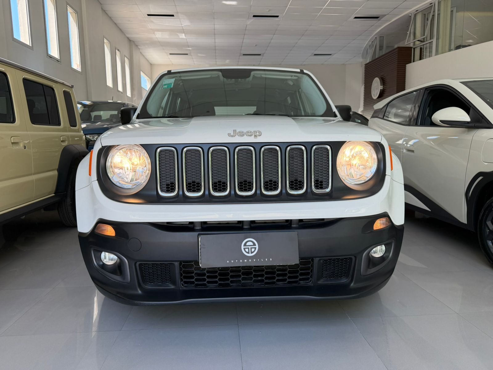 
 Jeep Sport Renagade 1.8 MT 2017 103000km full									