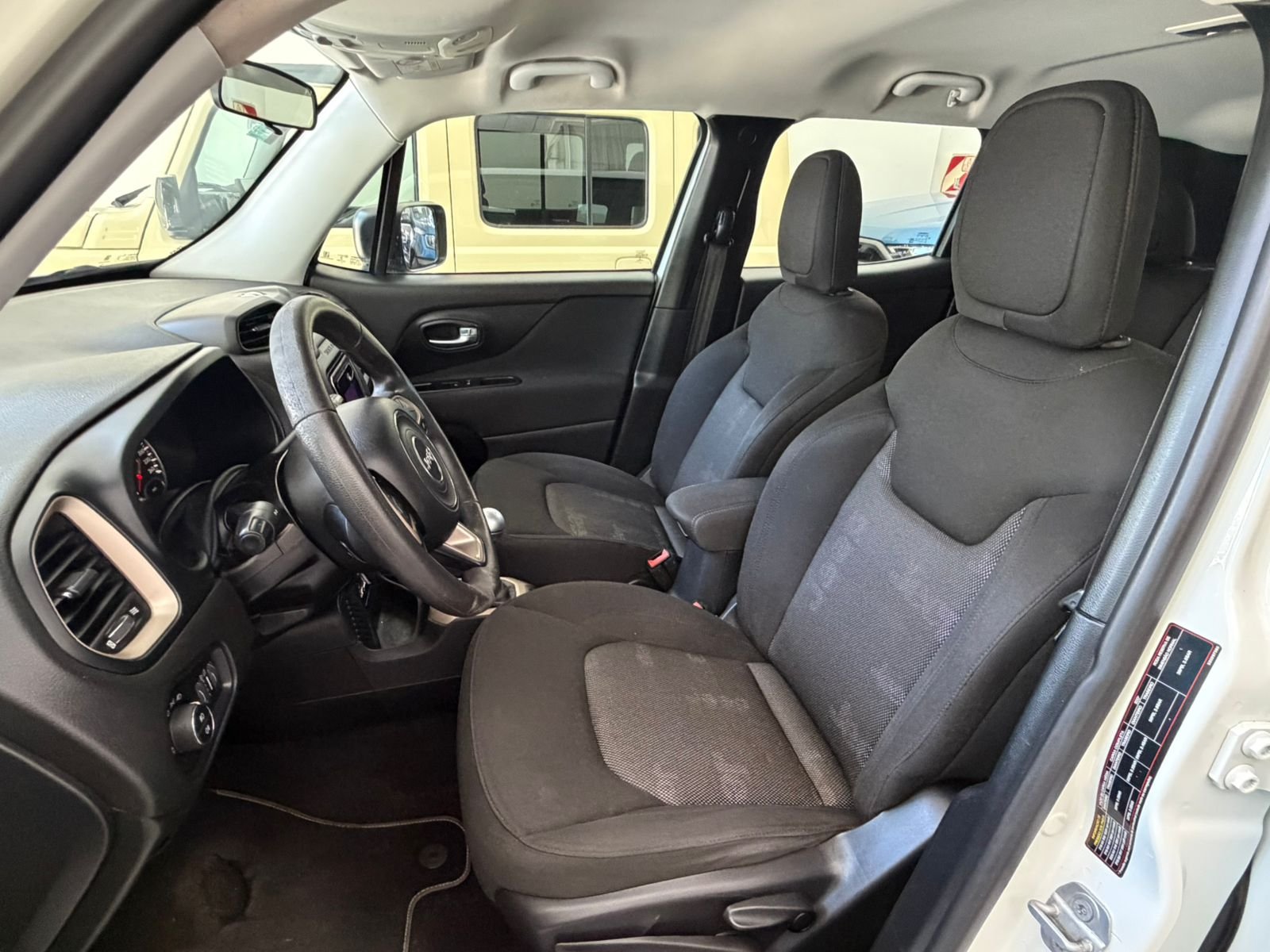 
 Jeep Sport Renagade 1.8 MT 2017 103000km full									