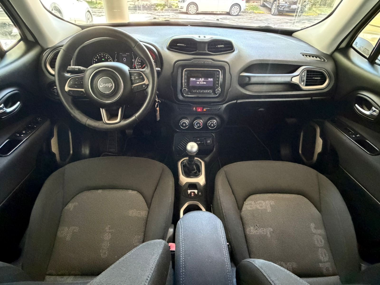 
 Jeep Sport Renagade 1.8 MT 2017 103000km full									