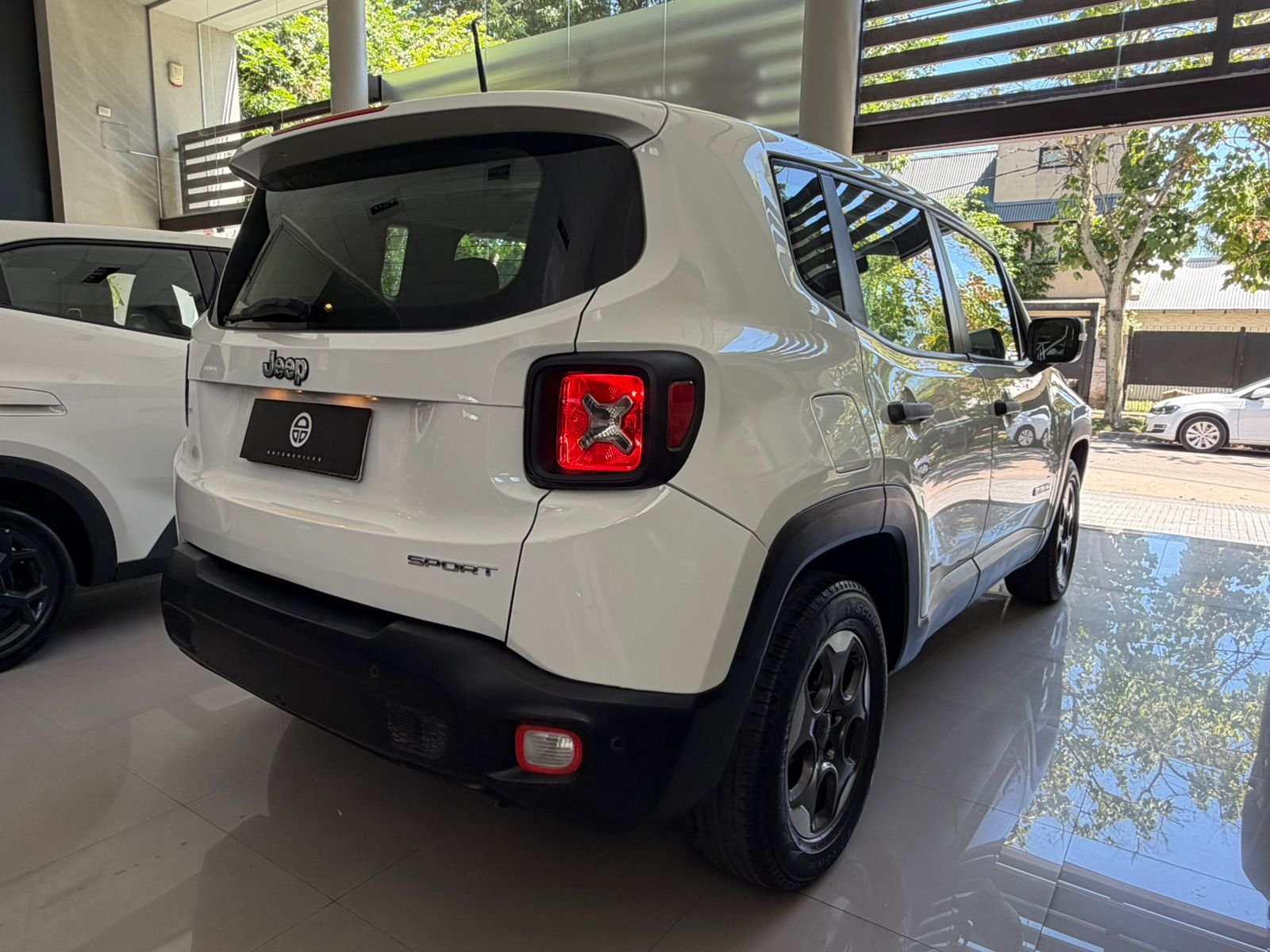 
 Jeep Sport Renagade 1.8 MT 2017 103000km full									