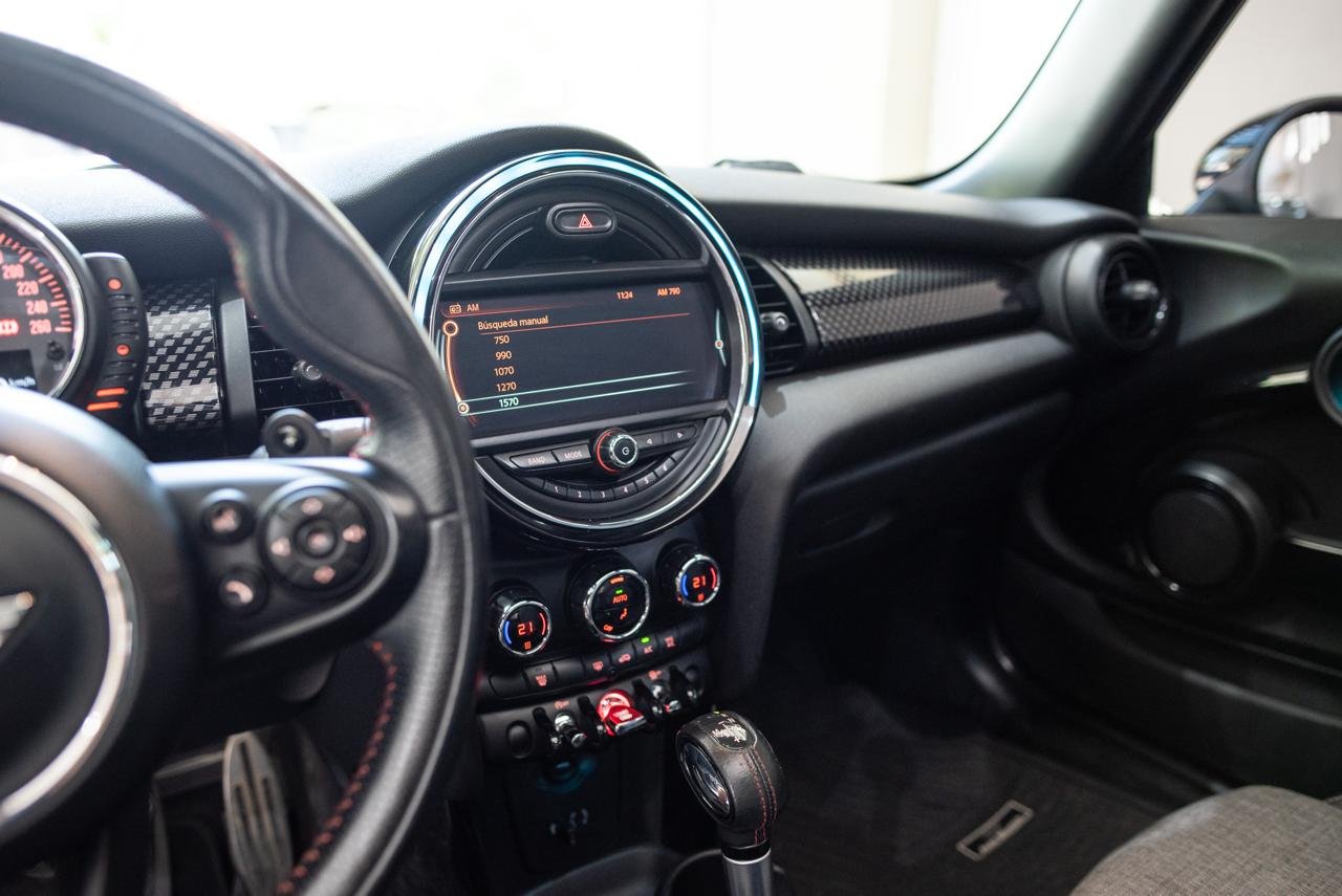 
 MINI COOPER S 2.0 2017 78000km full									