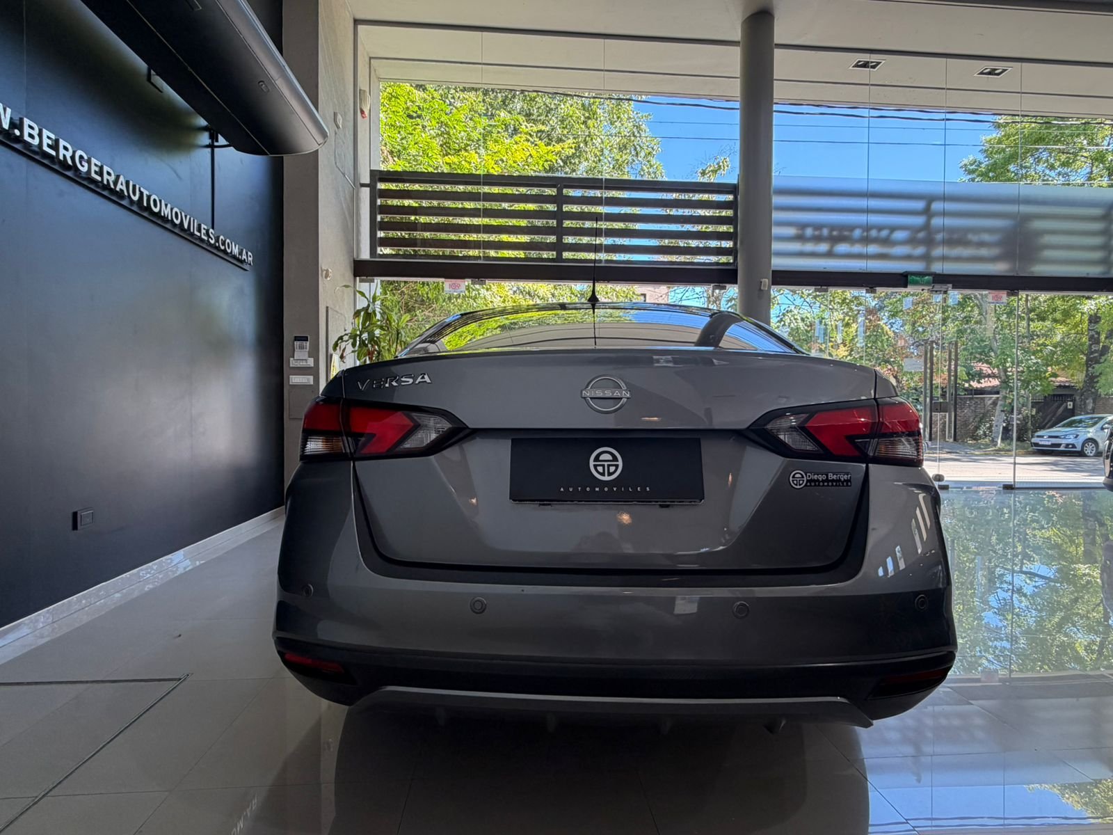 
 Nissan Versa Sense full									