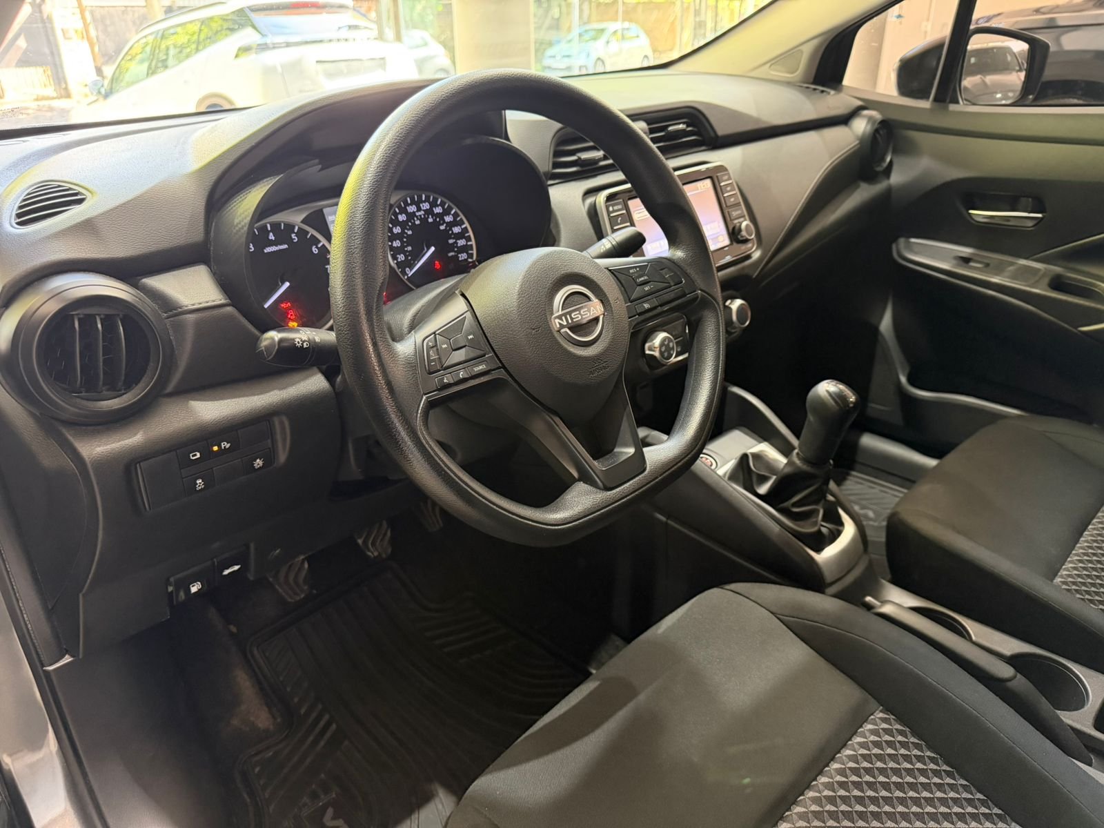 
 Nissan Versa Sense full									