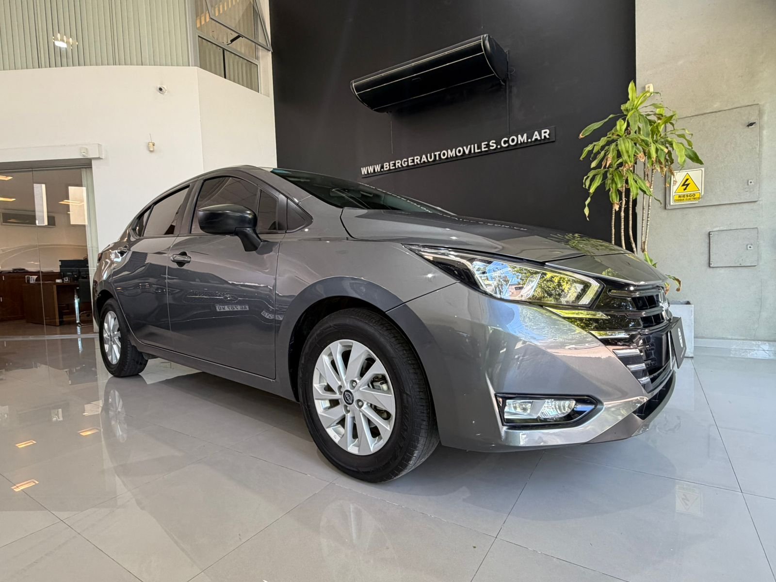 
 Nissan Versa Sense full									