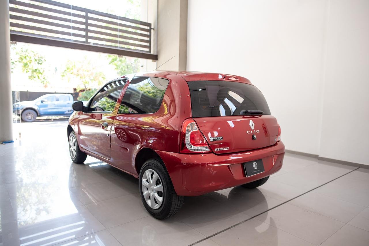 
 Reanault clio Mío Expression Pack II 3p 2013  74000km full									