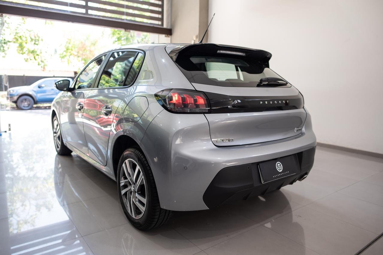 
 PEUGEOT 208 FELINE full									