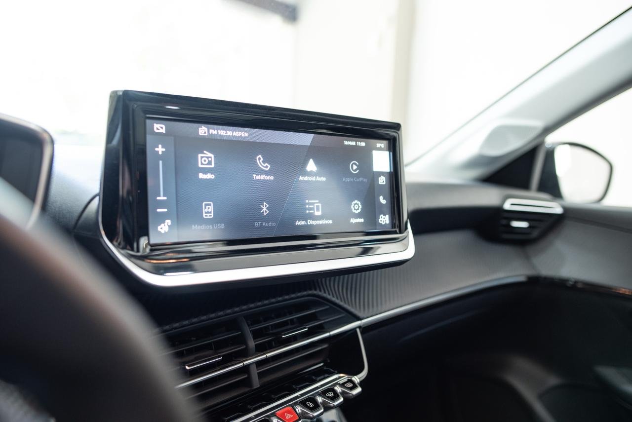 
 PEUGEOT 208 FELINE full									