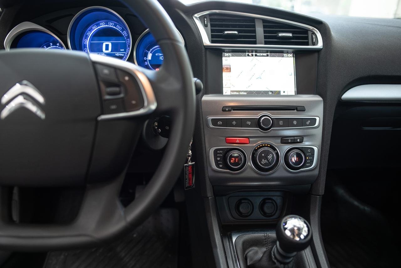 
 CITROEN C4 LOUNGE THP FEELPACK MT 2018 61000km full									