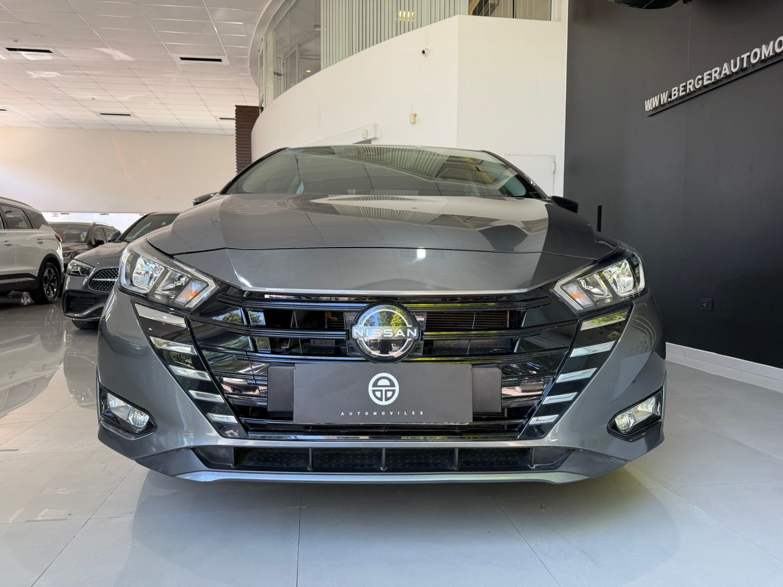 
 Nissan Versa Sense full									