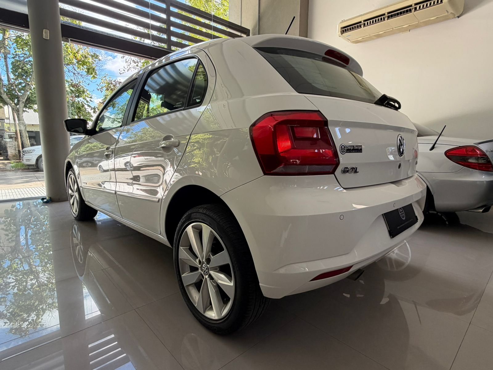 
 Volkswagen Gol Highline 2017 95000 km 5P full									