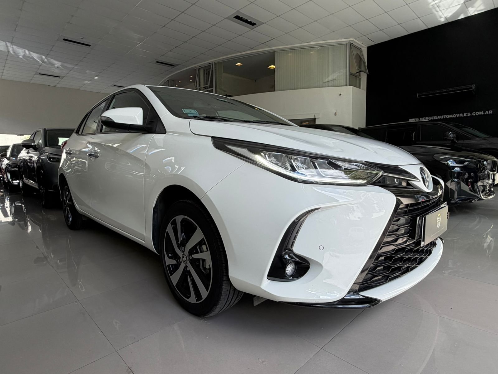 
 Toyota Yaris S 2025 1.5 CVT Tope de Gama 6200 km full									