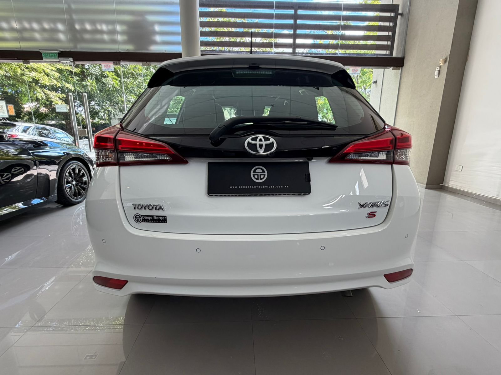 
 Toyota Yaris S 2025 1.5 CVT Tope de Gama 6200 km full									